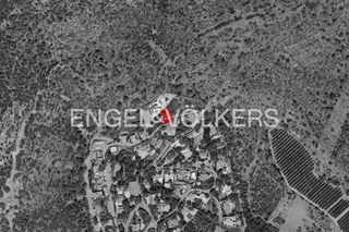 Terreno residencial en Centro-El Castillo. Parcela elevada con orientación privilegiada para vivienda unifa