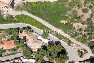 Terreno residencial en Centro-El Castillo. Parcela elevada con orientación privilegiada para vivienda unifa