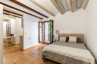 Alquiler Piso  Pl. de la sta. creu. Acogedor apartamento en el centro de la ciudad