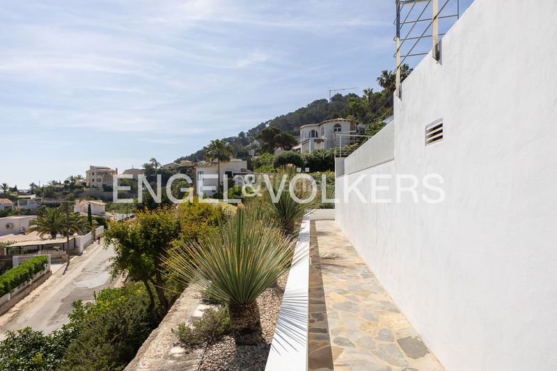 Foto 148796f9-ce25-473c-85a6-260805612a2a. Casa amb calefacció aparcament piscina a Portichol-Balcón al Mar Xàbia