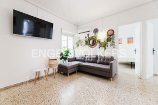 Rent Flat  Carrer d' antonio ponz. Luminoso piso en poblados marítimos disponible en alquiler desde