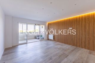 Lloguer Pis a Exposició. Amplia y luminosa vivienda totalmente reformada en pla del real