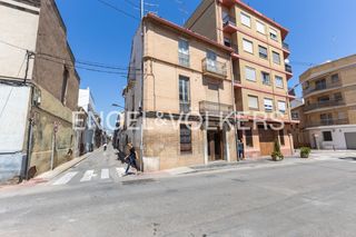 Maison à Meliana. Encanto tradicional y excelente potencial de inversión en el cor