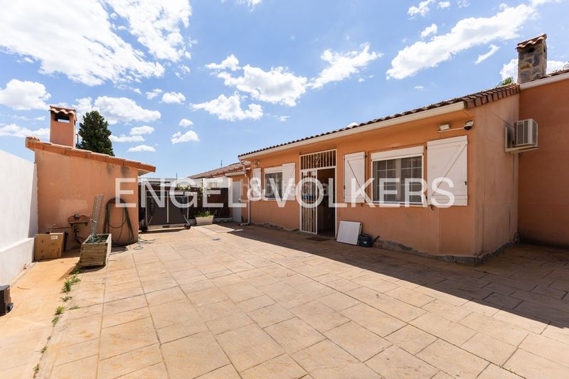 Foto e9a41e5d-4049-4078-be50-3e8bd67bb5ee. Miete haus mit heizung parking pool in Riba - roja de Túria