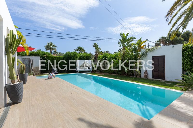 Foto 74779a06-0e86-4006-9c46-f91459696e76. Casa amb calefacció aparcament piscina a Les Bassetes - El Marjal Dénia