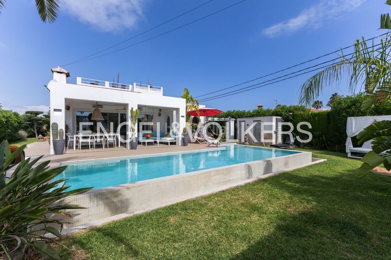 Foto 97c9db0f-da4f-47e4-8339-fb4b0050ec7b. Casa amb calefacció aparcament piscina a Les Bassetes - El Marjal Dénia