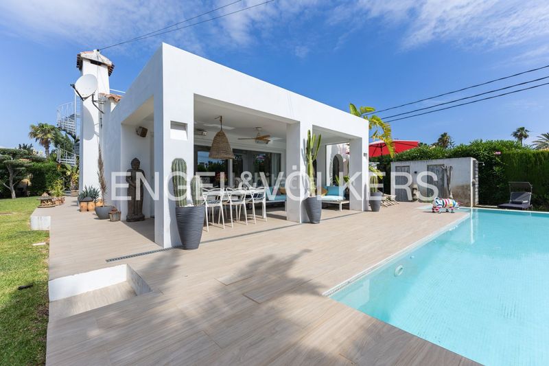 Foto b47f4a2f-3cdb-49b3-8b88-d04706659308. Casa amb calefacció aparcament piscina a Les Bassetes - El Marjal Dénia