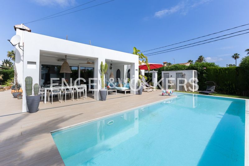 Foto e46fdecd-8236-4648-93df-dd7d40413e6b. Casa amb calefacció aparcament piscina a Les Bassetes - El Marjal Dénia