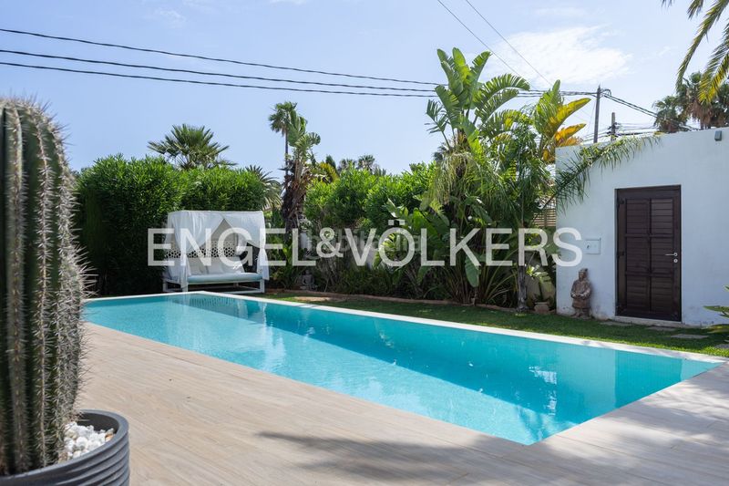 Foto ffc718dd-2db0-483a-9617-253259318e26. Casa amb calefacció aparcament piscina a Les Bassetes - El Marjal Dénia