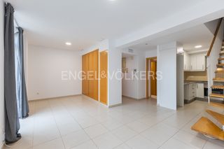 Lloguer Pis a Mont Olivet. Confortable dúplex sin muebles ni electrodomésticos en monteoliv