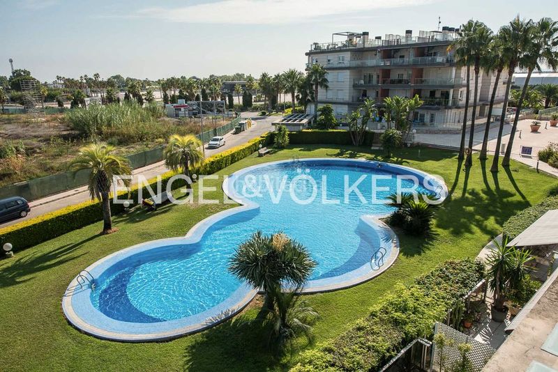 Foto a6f7e2ac-1f7f-47ab-835e-c1581f99330b. Àtic amb calefacció aparcament piscina a Oliva nova Oliva