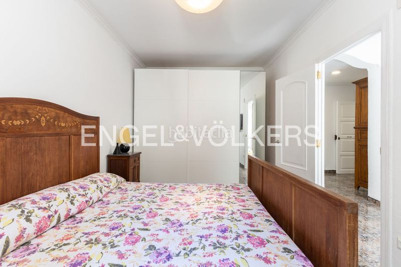 Foto 41090c78-541f-4a01-8ebb-3a3b273470ce. Casa adossada amb calefacció a En Corts - Doctor Waksman Valencia