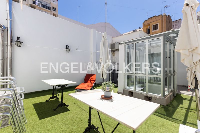 Foto 473199ca-6542-434b-8b98-1e825932d67f. Casa adossada amb calefacció a En Corts - Doctor Waksman Valencia