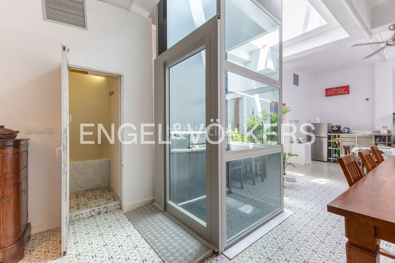 Foto 9191125d-76ae-4060-b686-7efd97e152ac. Casa adossada amb calefacció a En Corts - Doctor Waksman Valencia