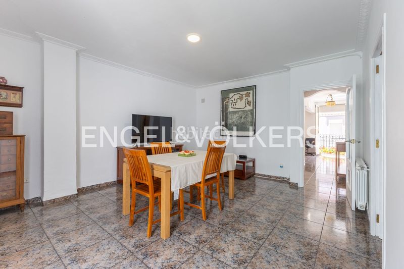 Foto 93e42edf-2895-45c8-a7bd-7701096c2873. Casa adossada amb calefacció a En Corts - Doctor Waksman Valencia