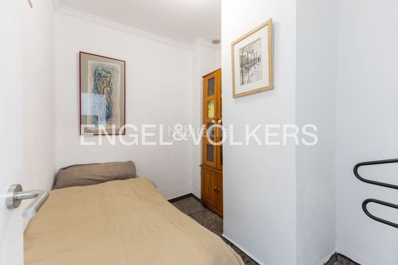 Foto a0714688-cb3b-44e6-b3cc-f10926f53825. Casa adossada amb calefacció a En Corts - Doctor Waksman Valencia