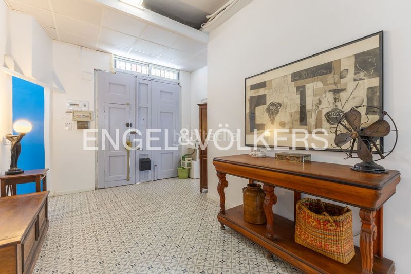 Foto a54891fb-e18f-401d-889f-50a61a63b2e6. Casa adossada amb calefacció a En Corts - Doctor Waksman Valencia