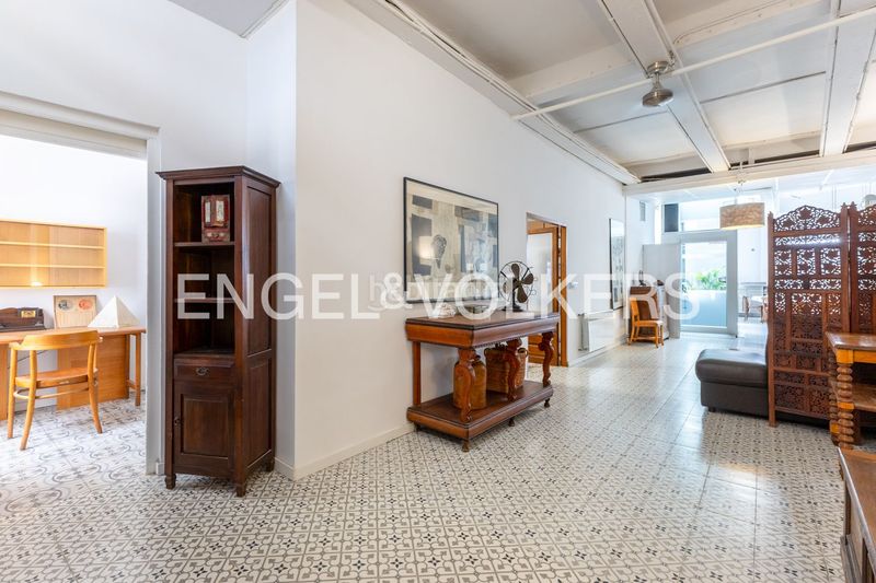 Foto b008d54b-43c8-4e50-b553-92846ccc2653. Casa adossada amb calefacció a En Corts - Doctor Waksman Valencia
