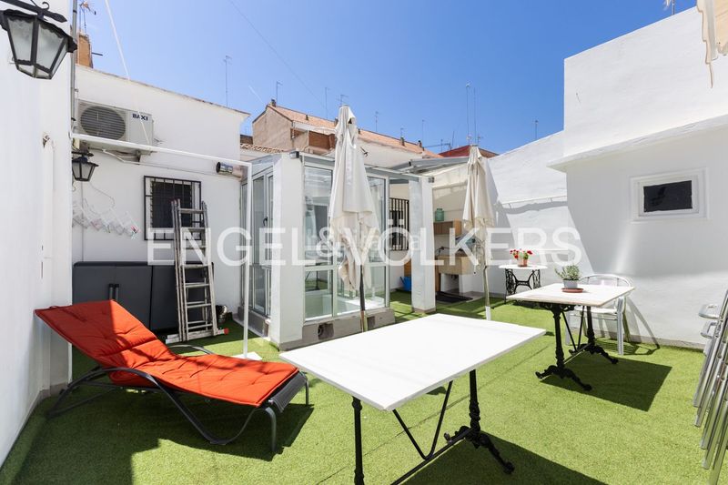 Foto bf478bb9-d5de-42a8-93d1-6d091e7f0d77. Casa adossada amb calefacció a En Corts - Doctor Waksman Valencia