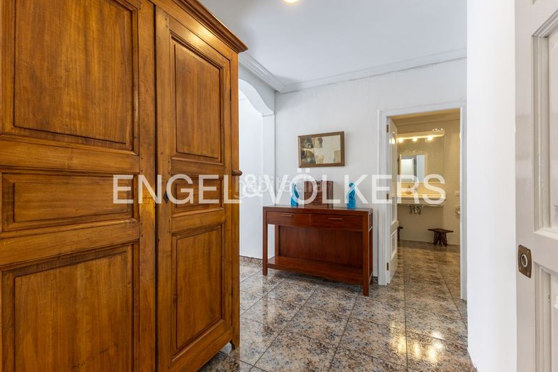Foto d1c65ff4-3547-4633-b92b-293397cf444d. Casa adossada amb calefacció a En Corts - Doctor Waksman Valencia