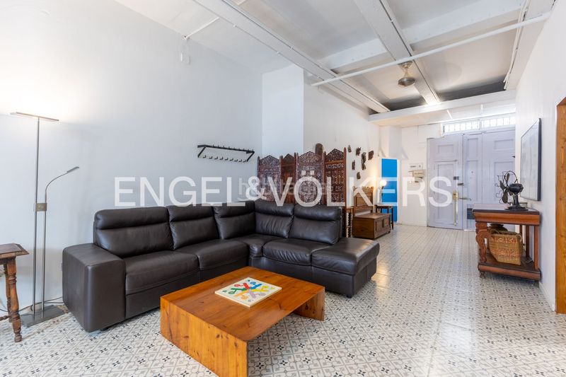 Foto d40bf80a-e3f2-49cf-95d9-79a3f173641a. Casa adossada amb calefacció a En Corts - Doctor Waksman Valencia