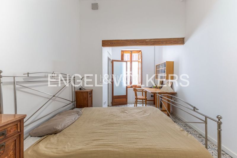 Foto d4c7332c-517b-4bff-a335-5258f63adaee. Casa adossada amb calefacció a En Corts - Doctor Waksman Valencia