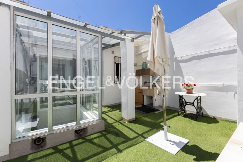 Foto da74afeb-beb4-4d79-86e5-fb6dcb128336. Casa adossada amb calefacció a En Corts - Doctor Waksman Valencia