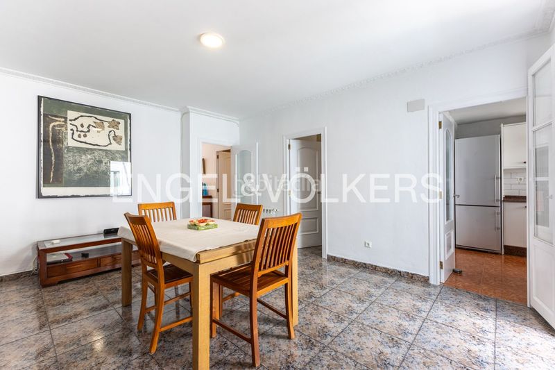 Foto de36e7ba-fb5b-439f-9b38-fc401f8b3a0d. Casa adossada amb calefacció a En Corts - Doctor Waksman Valencia