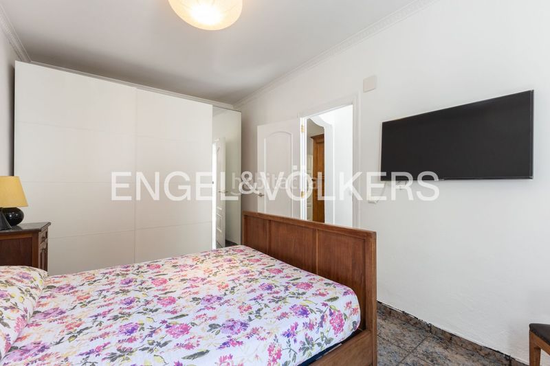 Foto f57a05f8-e06e-40eb-ba04-1e9c7d6d295b. Casa adossada amb calefacció a En Corts - Doctor Waksman Valencia
