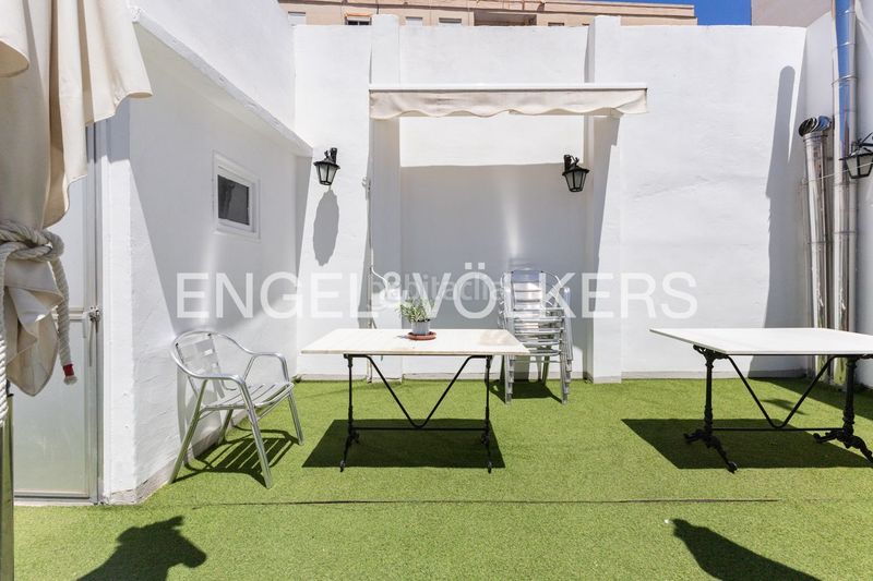 Foto f7d1c20c-8327-49d5-b66f-228765459c6c. Casa adossada amb calefacció a En Corts - Doctor Waksman Valencia