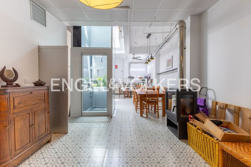 Foto f81096f4-1d88-45b3-832e-1bba2f9abdf6. Casa adossada amb calefacció a En Corts - Doctor Waksman Valencia