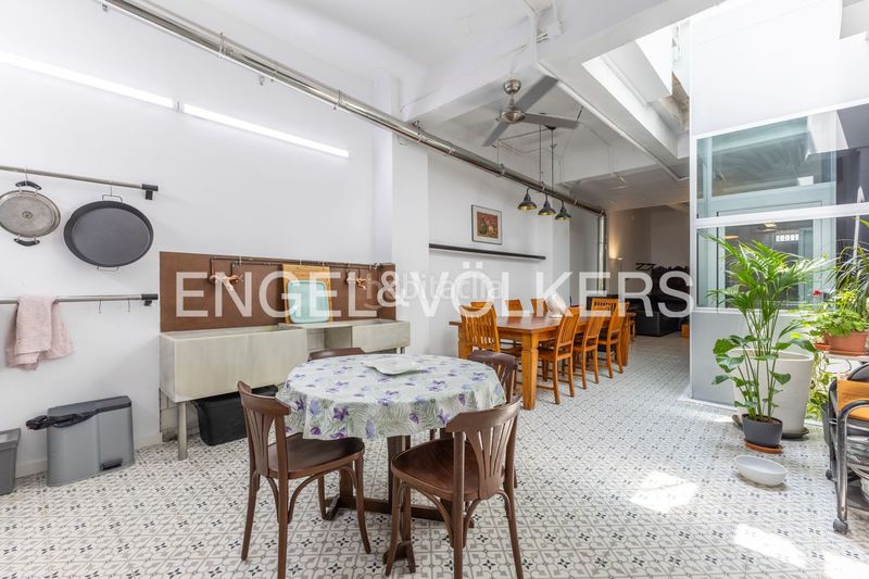 Foto fa1d0f8e-bf14-442f-b105-967c085aa994. Casa adossada amb calefacció a En Corts - Doctor Waksman Valencia