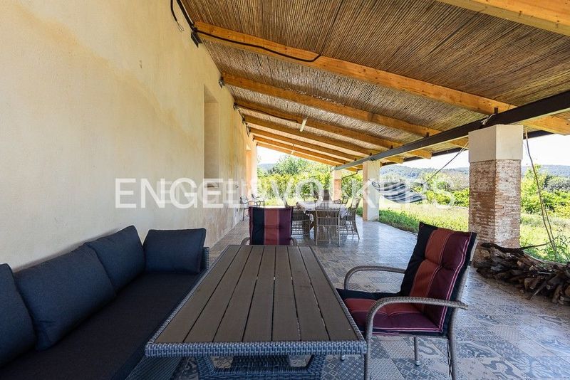 Foto 347a06ca-2381-46fe-8479-fbdfdb17bf9c. Casa amb calefacció aparcament piscina a Alquenència - Venècia Alzira