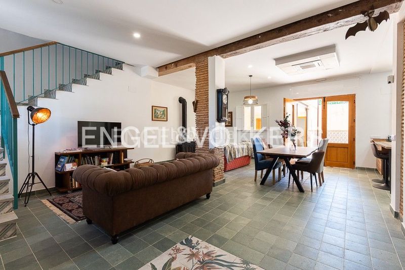 Foto 493f2bb0-89f7-440c-b375-bc703f51bedd. Casa amb calefacció aparcament piscina a Alquenència - Venècia Alzira