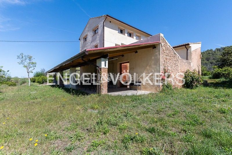 Foto 5a5a4752-b43d-4a09-9abc-af610c5ee058. Casa amb calefacció aparcament piscina a Alquenència - Venècia Alzira