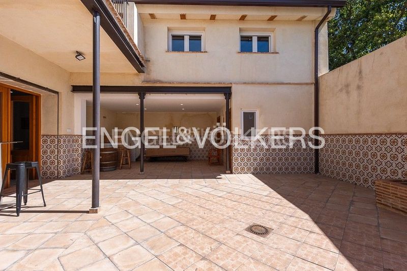 Foto b7544380-8099-43fe-b4db-fd5e403ded49. Casa amb calefacció aparcament piscina a Alquenència - Venècia Alzira