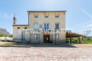 Casa a Alquenència - Venècia. Casa rural con licencia de reciente construcción en el campo en