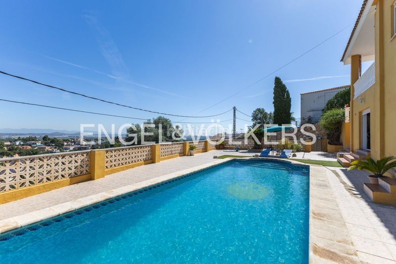 Foto fbd051ff-c17a-41db-b6df-4e4d43d30227. Casa amb calefacció aparcament piscina a Sierra Perenchiza-Cumbres de Calicanto-Sto Domingo Chiva