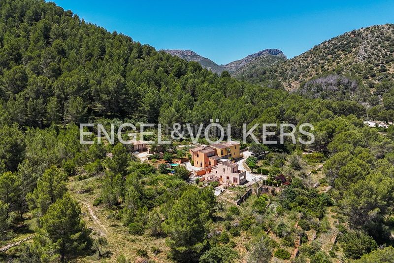 Foto 660c7e59-0156-4adf-bbd9-e2c5bae550f9. Casa amb calefacció aparcament piscina a Xaló