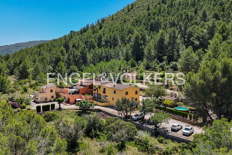 Foto a3231e10-3d80-4812-92aa-eb3abf1f7bab. Casa amb calefacció aparcament piscina a Xaló