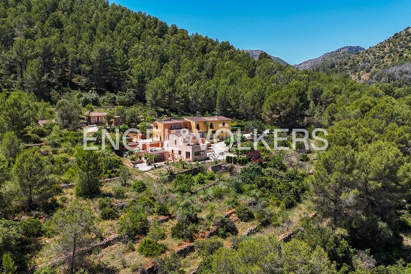 Foto b25c3c7f-b639-4091-ada3-8f8fd2eae40e. Casa amb calefacció aparcament piscina a Xaló