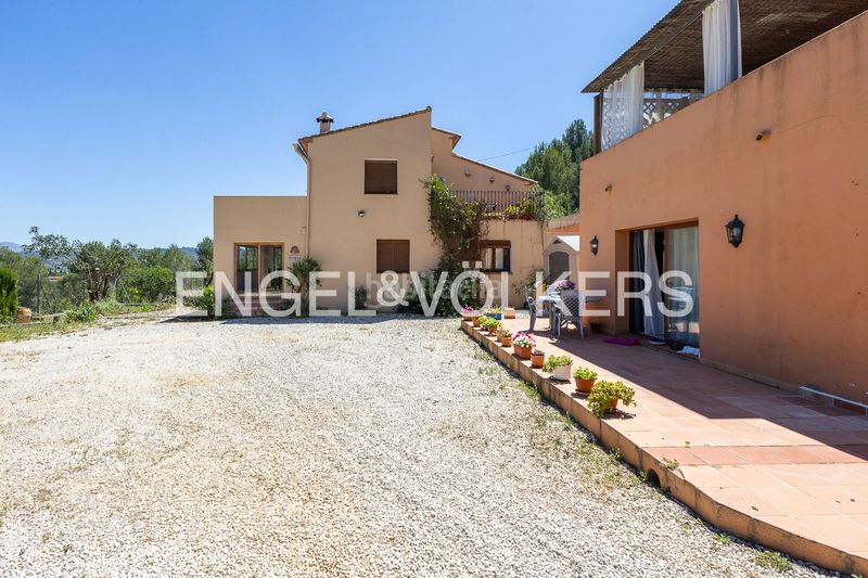 Foto ed22bed6-f72b-4cfc-b896-0549d50931a2. Casa amb calefacció aparcament piscina a Xaló