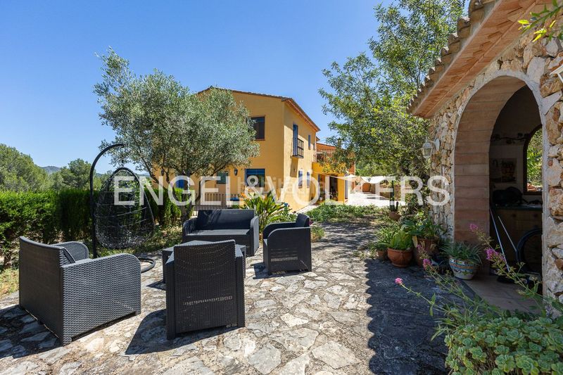 Foto f5c0bd12-b115-4700-b1f4-28327a62e568. Casa amb calefacció aparcament piscina a Xaló