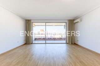 Location Appartement à El Botànic. Piso con elegancia en gran vía de ferran el catòlic, valència