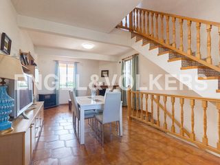 Affitto Casa a schiera  Carrer de la tulipa. Chalet rústico para corta estancia desde septiembre 2026