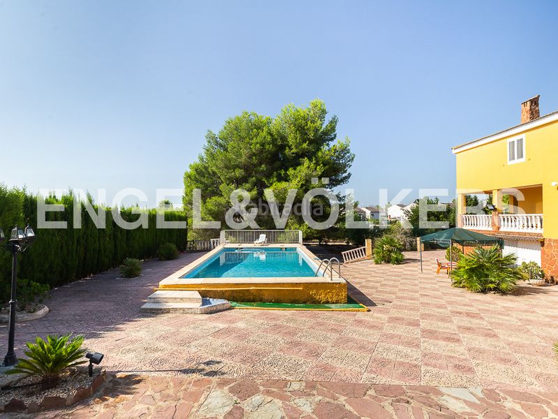 Foto 1a98af1e-574e-4a5e-a804-e2e0b3f8cf63. Lloguer casa adossada amb calefacció piscina a Monserrat