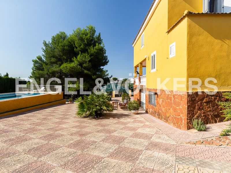 Foto bd53b269-29b9-4f5b-8269-ceee8a80575d. Lloguer casa adossada amb calefacció piscina a Monserrat