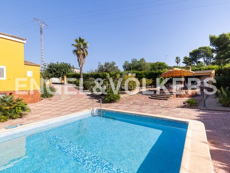 Foto e9c27586-8274-4efd-8197-3a5f99286507. Lloguer casa adossada amb calefacció piscina a Monserrat