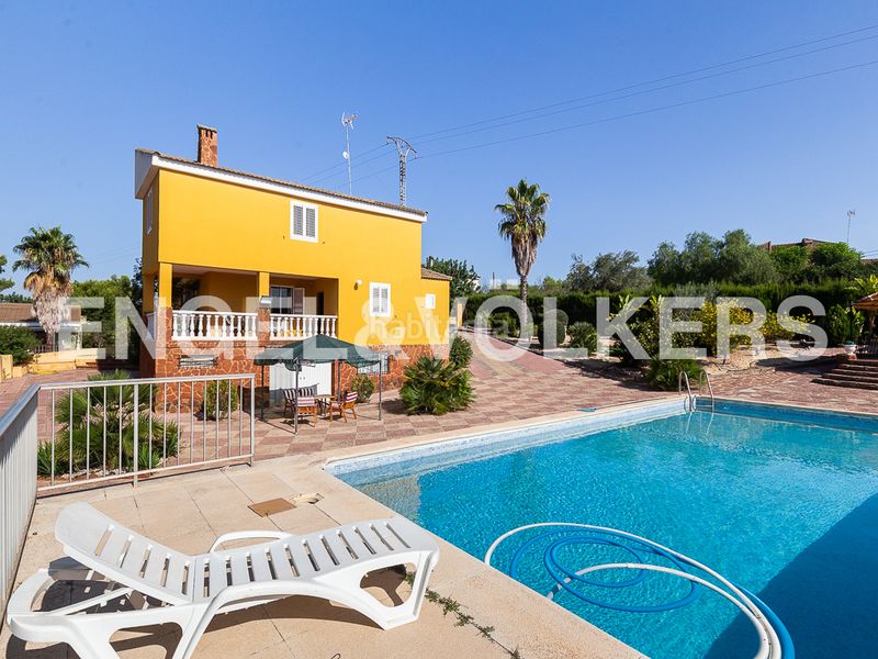 Foto 977a16f6-e23b-4208-bbcf-7977aba8ab8b. Location maison jumelée avec chauffage piscine dans Monserrat