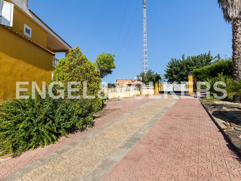 Foto c6c6062f-85b6-47b7-abb4-ef5564fff9c5. Location maison jumelée avec chauffage piscine dans Monserrat